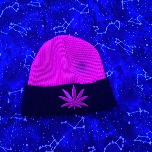 Beanie - Picture 1 of 2